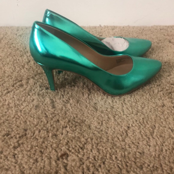 INC heels. - Picture 2 of 3